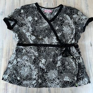 Koi Women’s Halloween Scrub Top XL Worn once